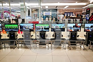 Xbox 360 Video game pay per hour for playing at Thailand shopping center.